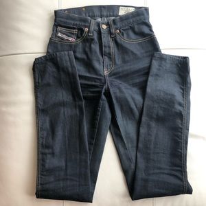 -Women’s Diesel Jeans. Size: W27 L 34